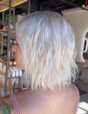 Platinum blonde, platinum bob