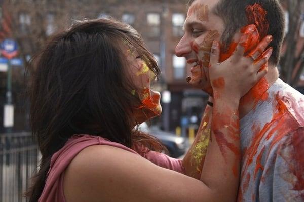 This couple enthusiastically covered themselves in paint for a fun photoshoot! - Amber