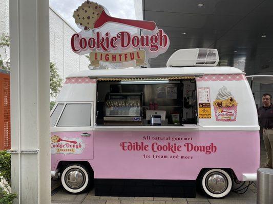 Cookie Dough Bus @ Linq Valet