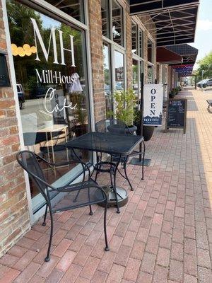 Front entrance & outdoor seating