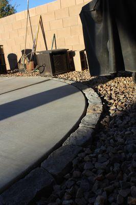 Concrete paver edging