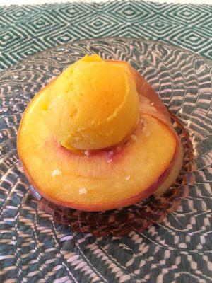 Peach stuffed with mango sorbet !