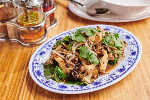 Het Paa Naam Tok / Charcoal Grilled 
 Mushroom Salad