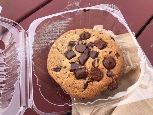 Chocolate chip cookie soooo good