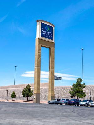 Sam's club highway sign