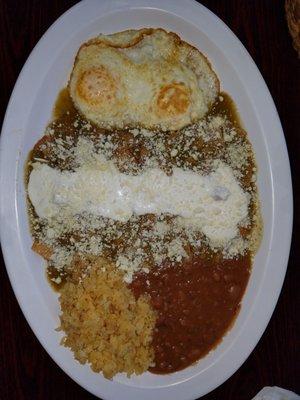 Chilaquiles verdes(green chillaquilles) with egg well done con huevo bien cocido