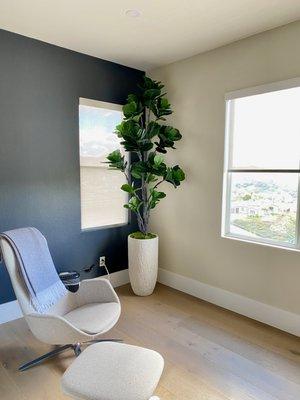 Custom artificial silk fiddle leaf fig tree with white vase for study room decor