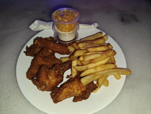 Chicken wings and fries (well done) with 3 sauces