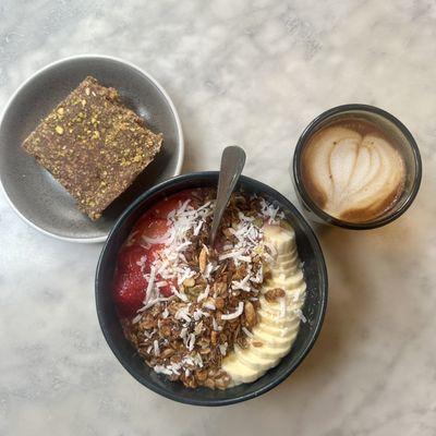 Pistachio coconut bar Pitaya bowl Cortado