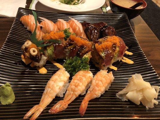 4pcs Sake nigiri, 2pcs Unagi nigiri, 3 Ebi nigiri and Dragon Roll