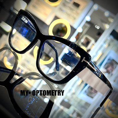 A sleek, black Tom Ford frame. Lightweight and it offers a sophisticated and modern look. Perfect for everyday wear.