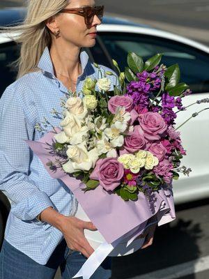 Venus - flower box. Scottsdale florist. Same-day flower delivery.