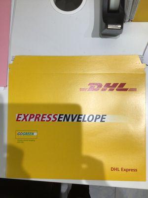 Servicio Express DHL envío de documentos importantes.