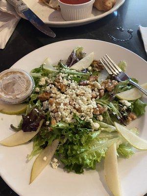 Pear and walnut salad