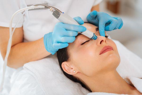 "Experience the top-ranked Hydrafacial at Glisten Wellness! Get glowing, youthful skin with our advanced treatment. Book now!"