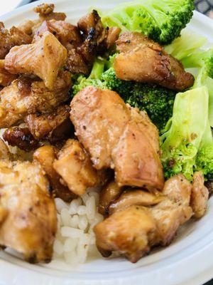 Baby girls chicken and rice with broccoli