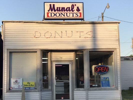 Munal's Donut Shop