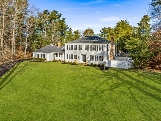 Spectacular new listing in Hingham MA
go to www.5FullingMillln.com for more info