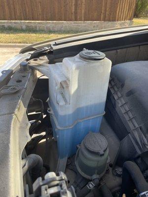 Windshield washer fluid reservoir unfilled after oil change