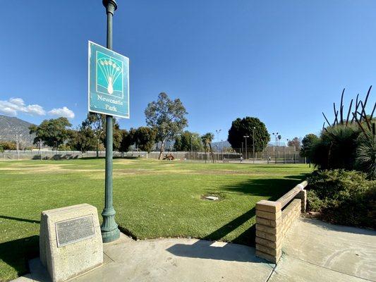 In addition to 2 tennis courts, this park is equipped with 2 sand volleyball courts and 4 racquetball courts