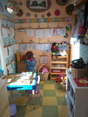 There is a great kids area right near tables and chairs. Perfect.