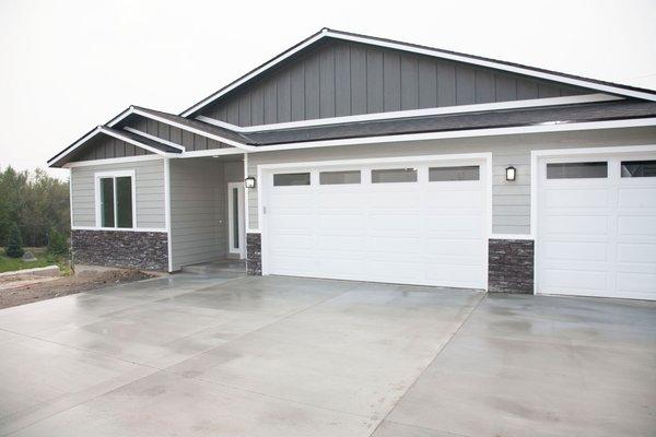 610 19th NE, East Wenatchee  New listing 2100+ sq ft. 3 Car Garage, VIEWS!! $685,950. 509-669-0354 Perrin Cornell