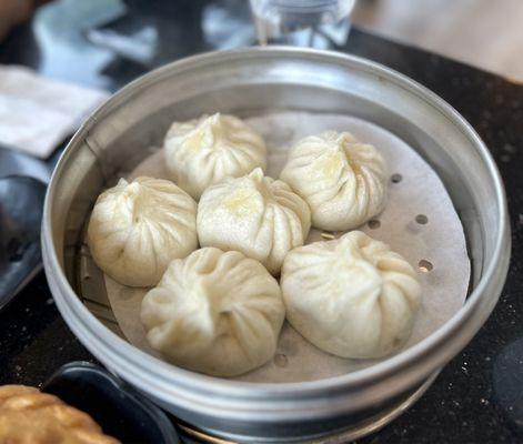 Pork and pickled veg steamed bao