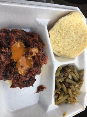 Pulled pork sandwich with green beans,