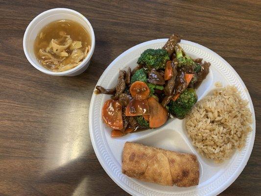 #6 lunch Beef and broccoli with fries rice, egg roll and hot & sour soup