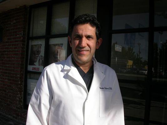 Dr. Nader Ahdout