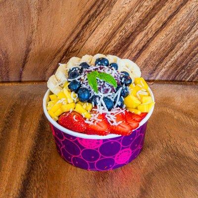 Açaí bowl with fruit toppings