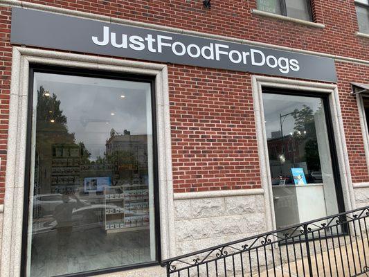 New JustFoodForDogs Pantry in Long Island City