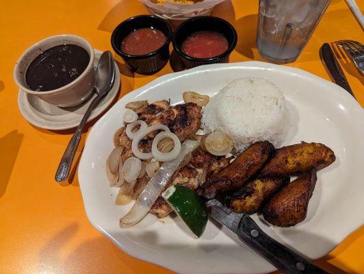 Pollo a la plancha and salsa