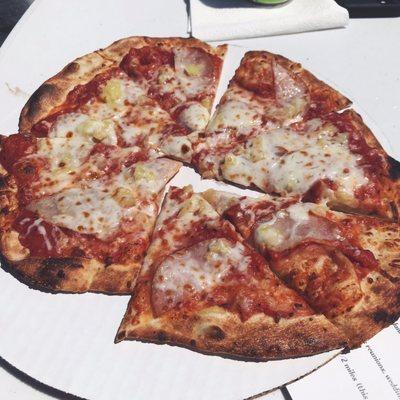 Hawaiian pizza at Amana Maifest 2019.