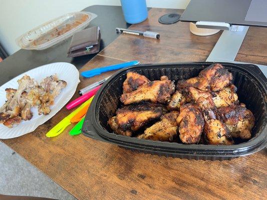 Dry rub wings (20) with blue cheese dipping sauces - to go container.