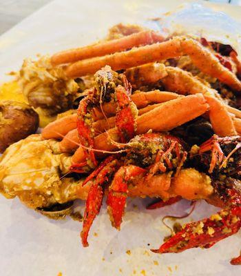 Jumbo snow crab