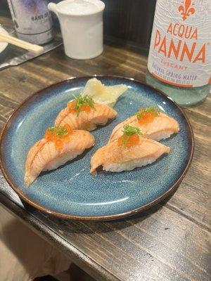 Salmon nigiri