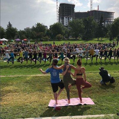 Special Group Yoga. Community Tree Pose. Photo courtesy @alex_sandoval_yoga (IG)