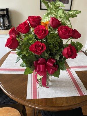 One dozen red roses