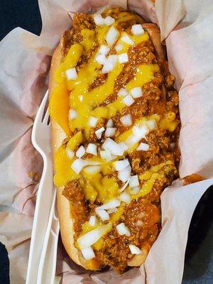 Chile cheese dog