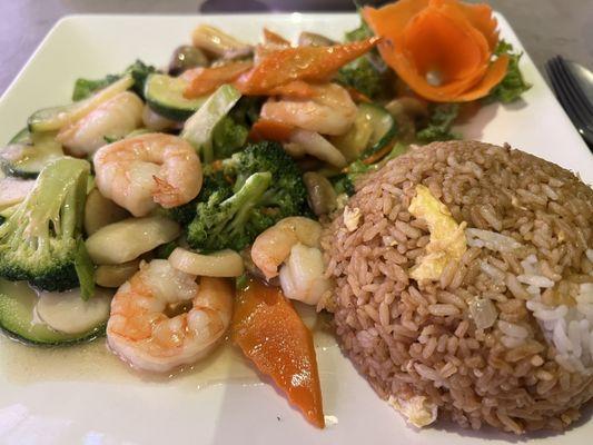 Shrimp, vegetables, fried rice.