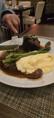 Short rib entree with mashed potatoes and asparagus