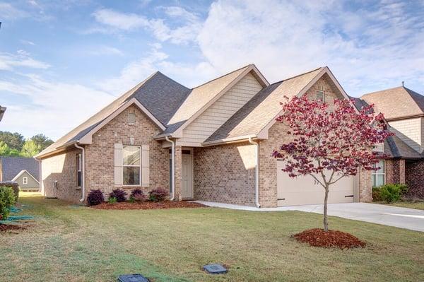 375 Glen Cross Way Trussville, Al Home For Sale by David Markle and Dede Markle, RE/MAX MARKETPLACE 205-281-0362 205-382-1176