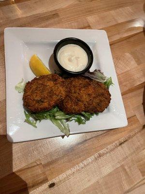 Quinoa cakes with lemon aioli