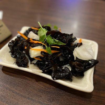 28. Flavored Black Fungus with Onion