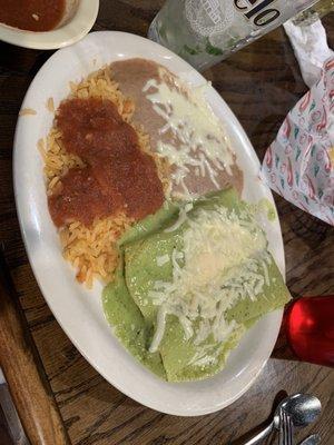 Spinach enchiladas with green sauce