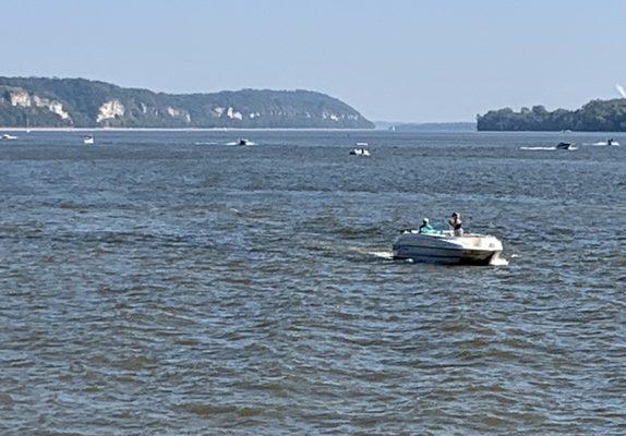 Excellent views of the mighty Mississippi river!