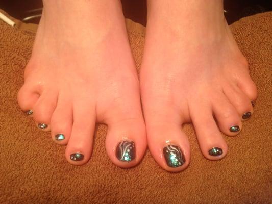 A little design on the toes after a relaxing pedicure...