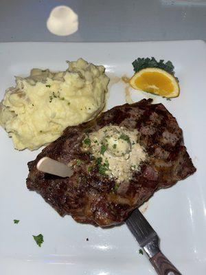 16oz Ribeye steak cooked to perfection with garlic mash!