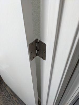 Did the previous guest's steal a hinge pin?